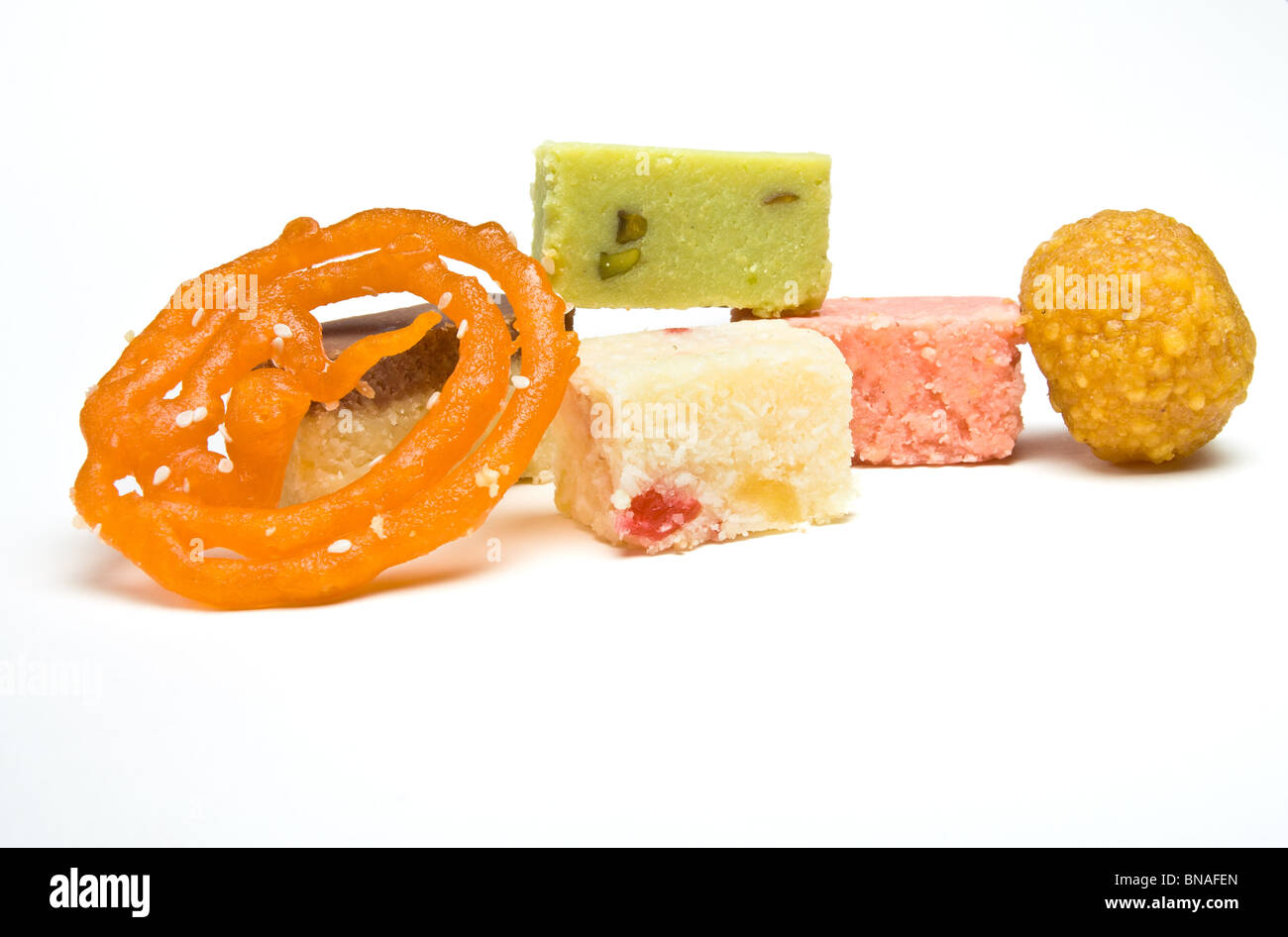 Abstrakte lebendige Auswahl von asiatischen Süßwaren aus niedrigen Perspektive Stockfoto
