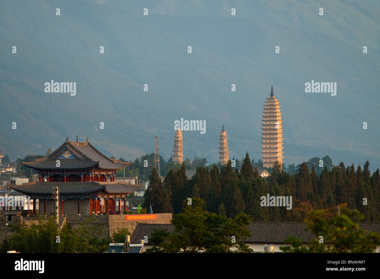 Die drei Pagoden in Dali, Provinz Yunnan, China Stockfoto