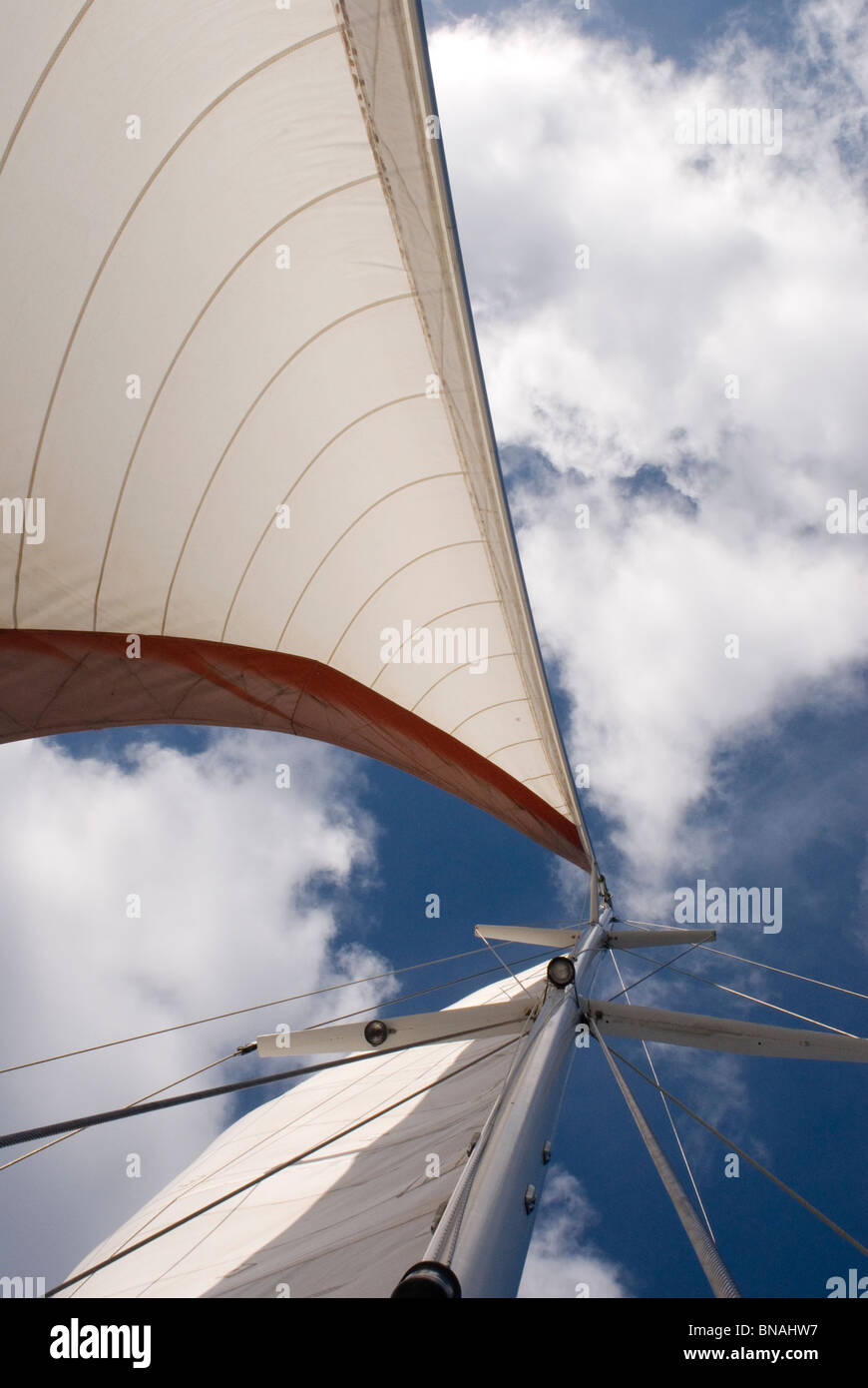 Segeln in der Karibik Katamaran in einwandfreiem Zustand Stockfoto