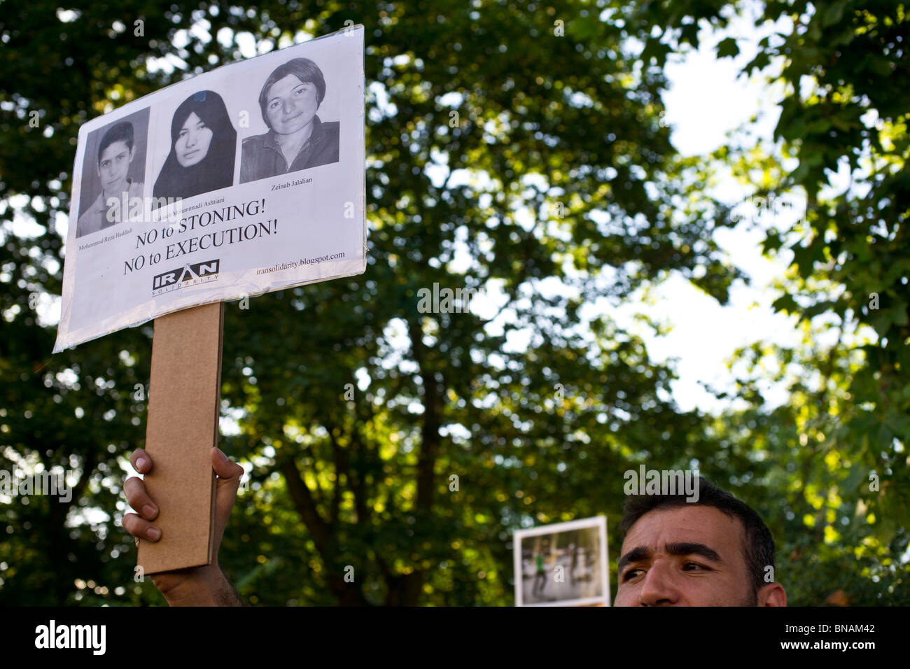 Iraner Protest vor der iranischen Botschaft in London über Steinigung und andere Menschenrechtsverletzungen im Iran Stockfoto