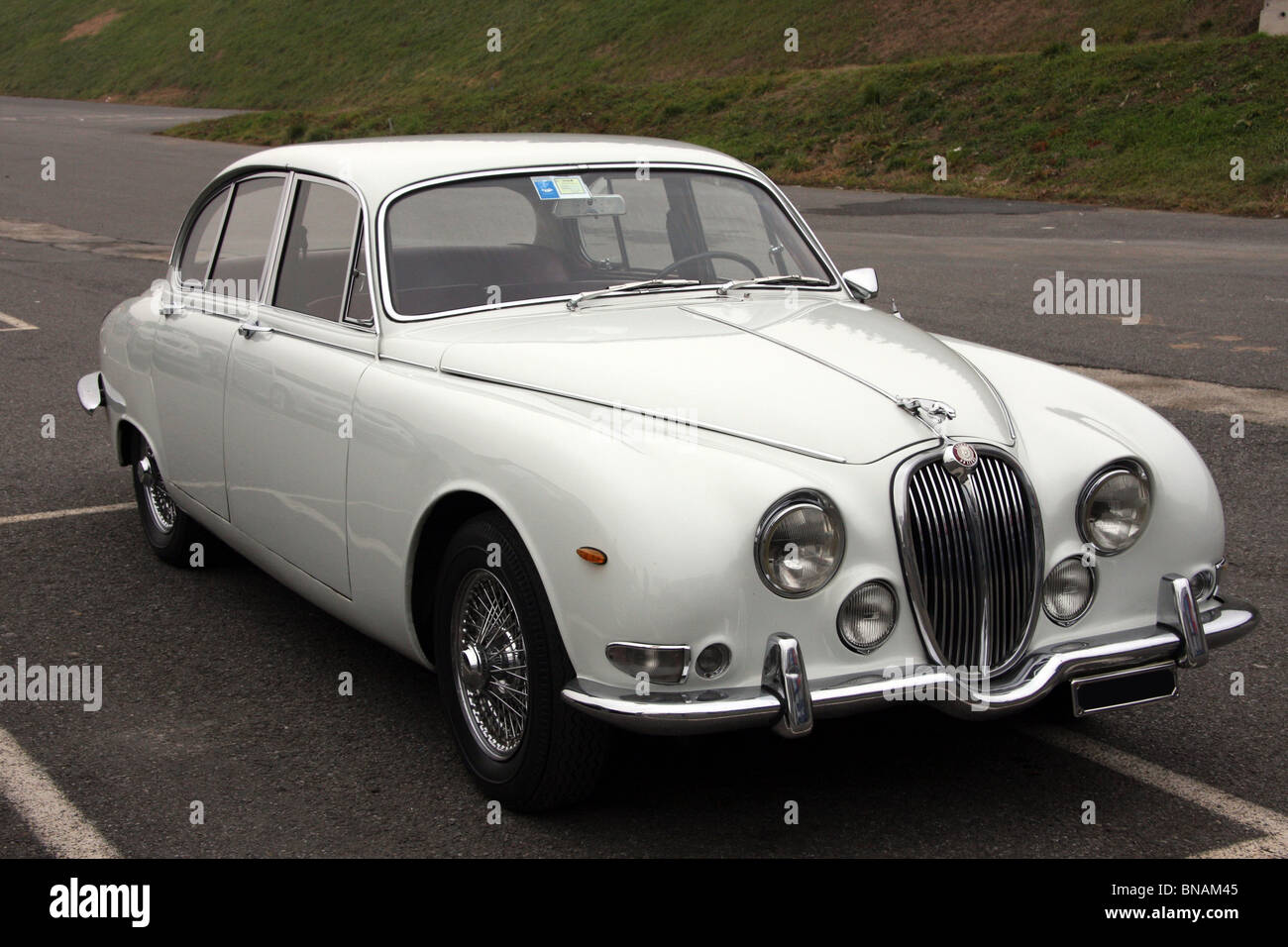 Klassische weiße Jaguar MK2 Limousine Stockfoto