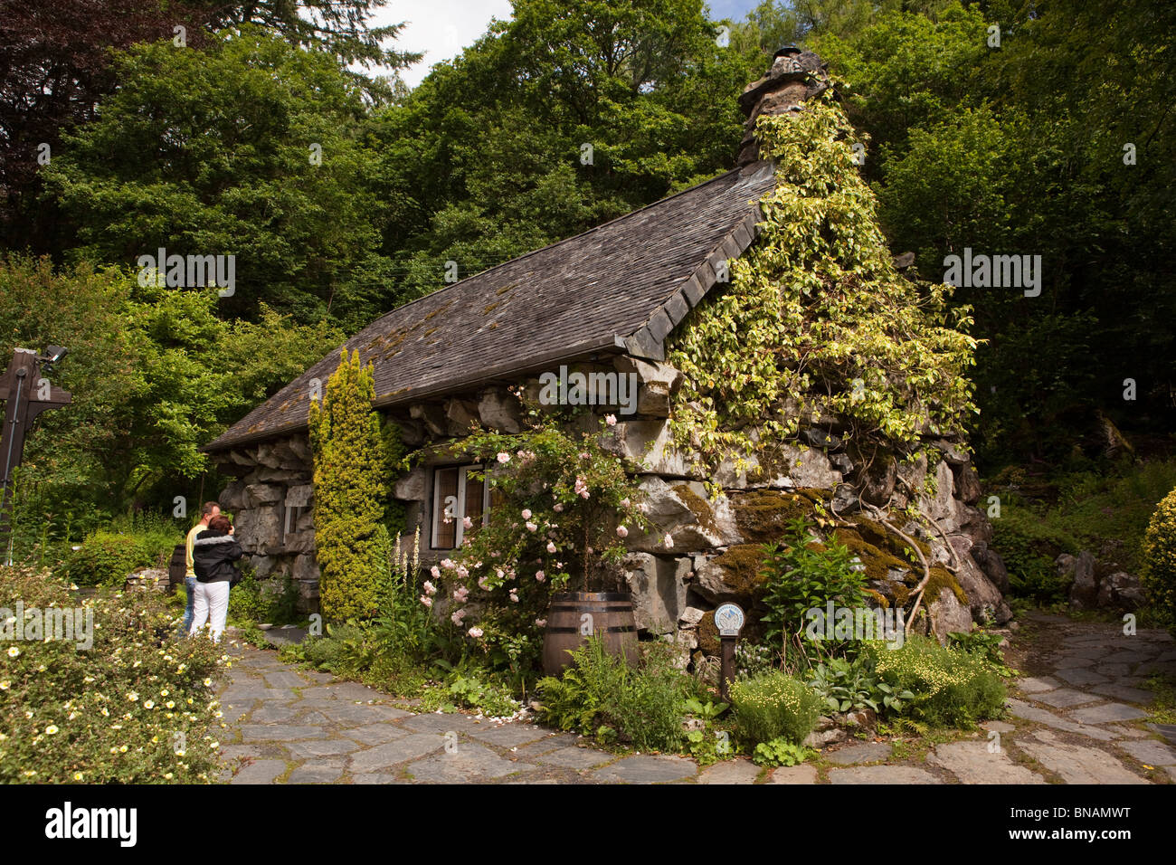 Großbritannien, Wales, Snowdonia, Capel Curig, Ty Hyll, hässliches Haus, erbaut über Nacht Anspruch freehold Stockfoto
