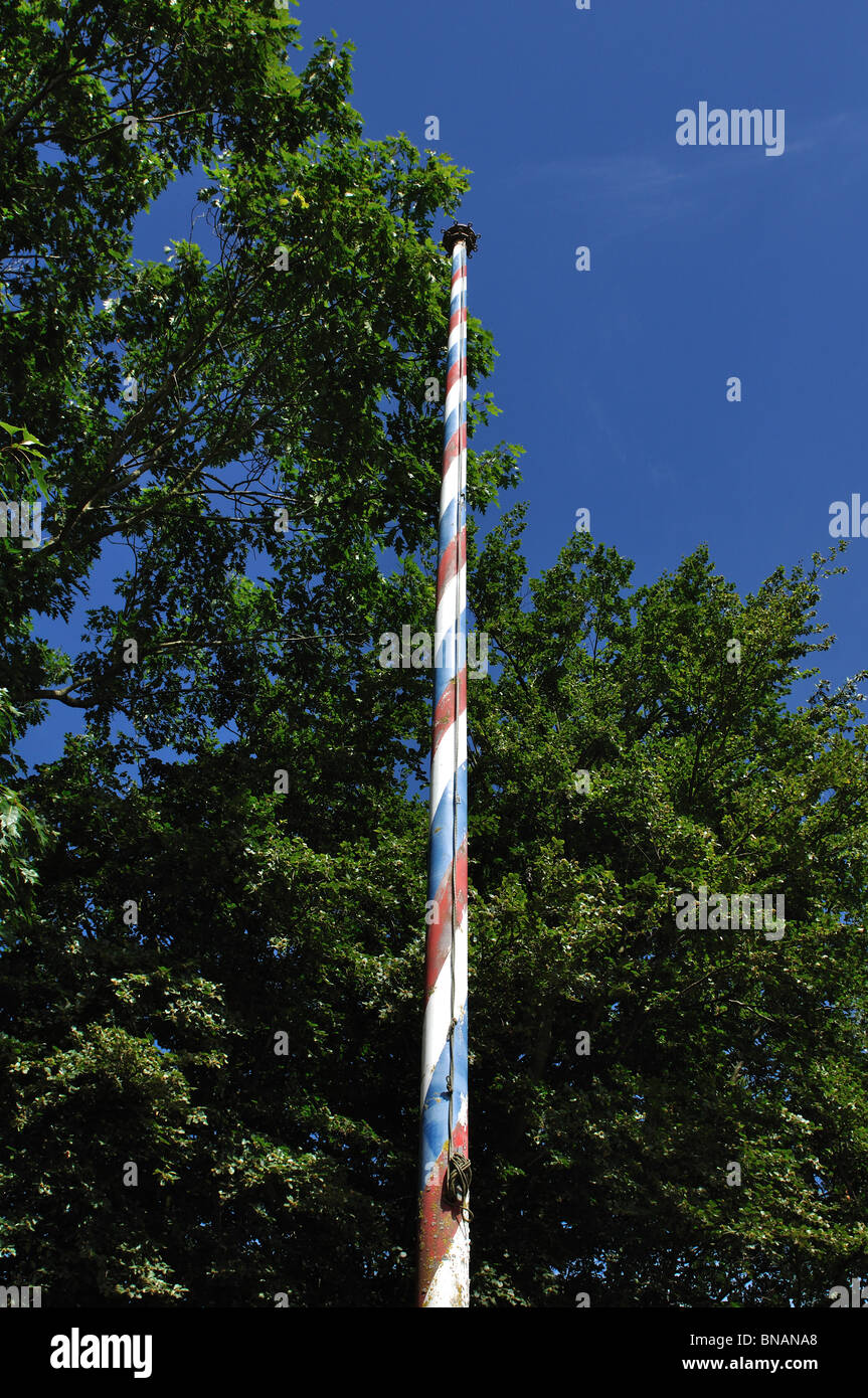 Der Maibaum, Dunchurch, Warwickshire, England, UK Stockfoto