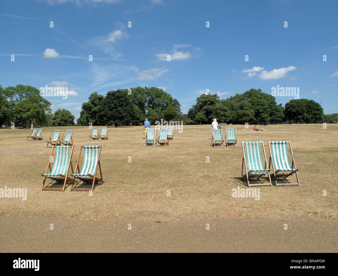 Hyde Park Liegestühle sonnigen Tag Hitzewelle Juli 2010 Stockfoto