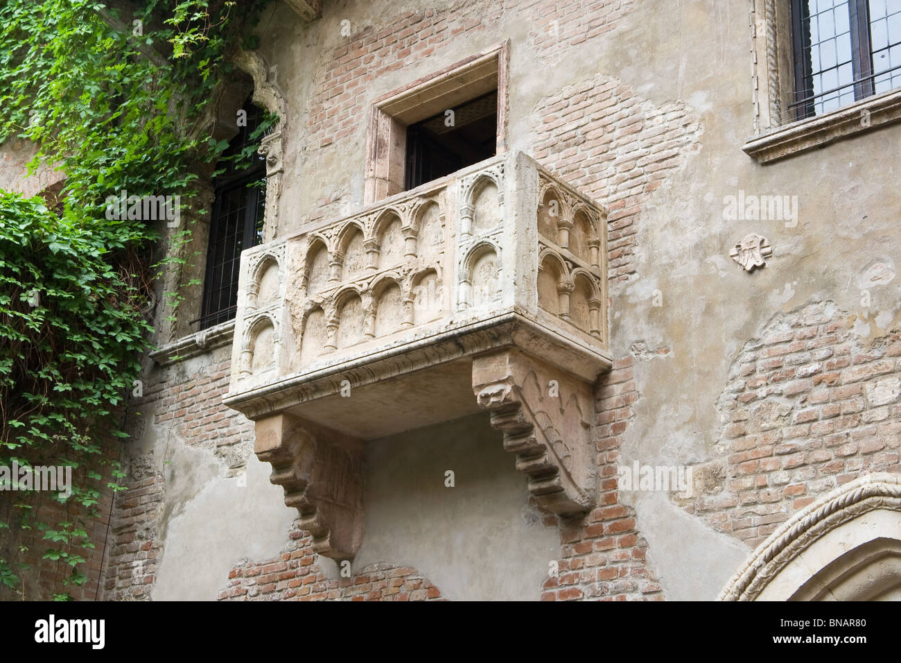 Den berühmten Balkon Juliet Capuletis Hauses in Verona Stockfoto