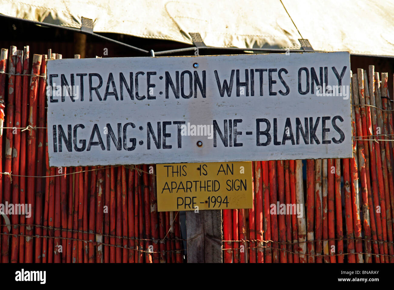 Alte apartheid Zeichen auf der Evita se Perron, Darling, Western Cape, Südafrika. Stockfoto