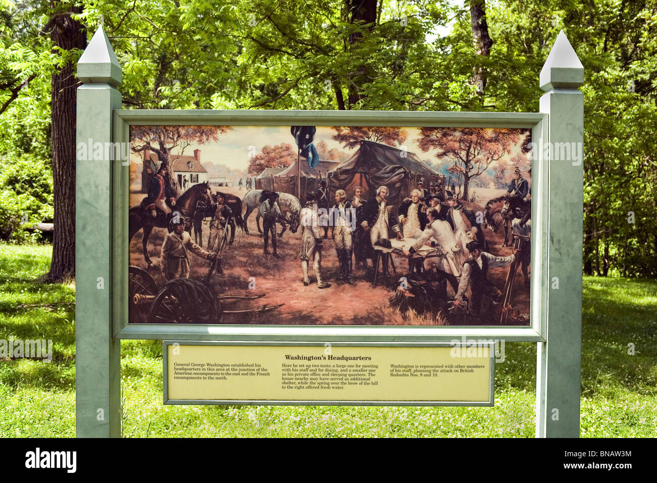 Dieses Zeichen kennzeichnet das Hauptquartier von General George Washington bei Yorktown Battlefield in Colonial National Historical Park in Yorktown, Virginia, USA. Stockfoto
