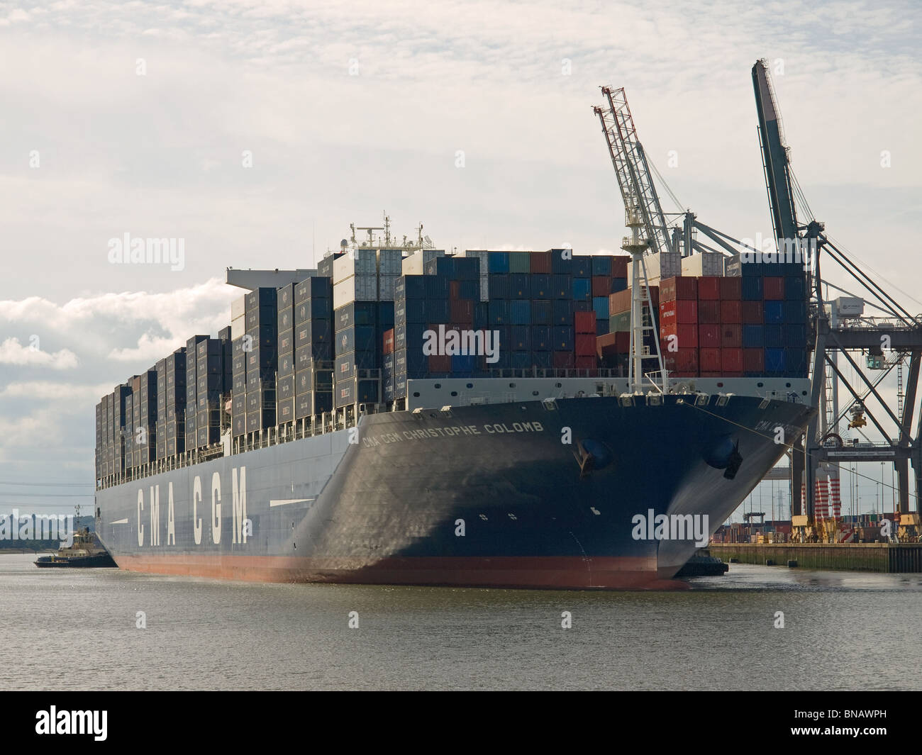 Containerschiff CMA CGM Christophe Colomb verlassen Southampton UK Stockfoto