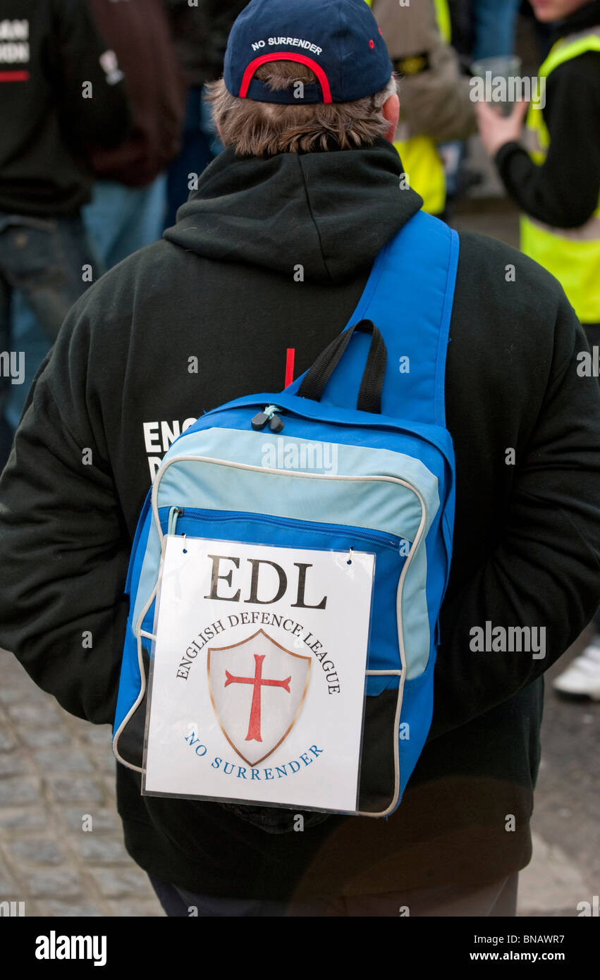 Mitglieder der English Defence League während einer EDL Demonstration zur Unterstützung der niederländischen MP Geert Wilders London 5. März 2010 Stockfoto