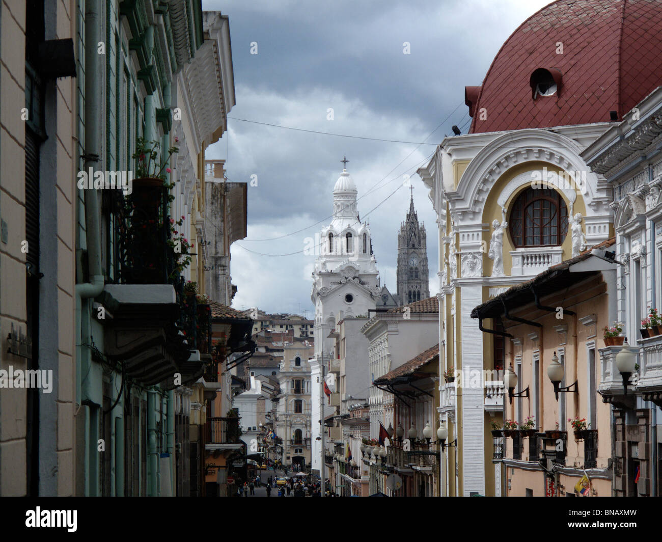 Blick auf El Sagrario Kirche in Plaza Independencia in Quito in Ecuador Stockfoto