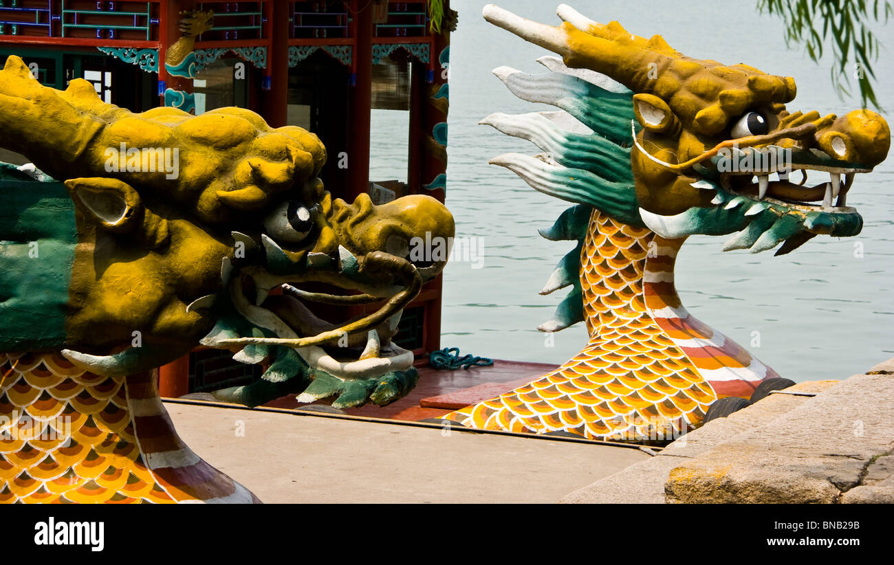 Paar Drachen leitet Sommer Palast Peking China Asien Stockfoto