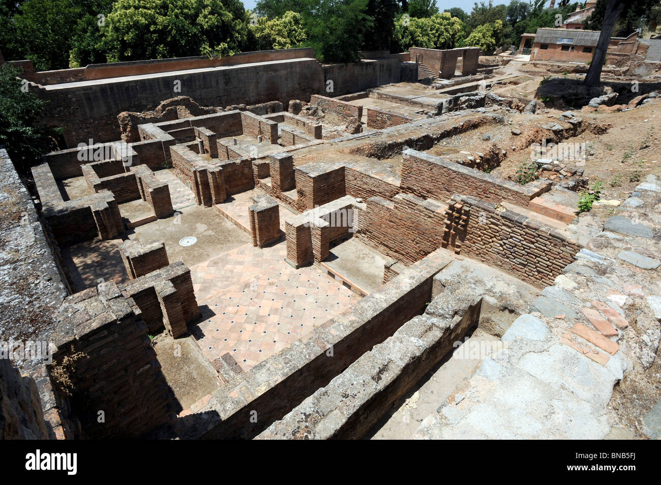 Die Überreste der Palacio de los Abencerrajes eine archäologische Stätte aus der Calle Real in der Alhambra-Palast Stockfoto