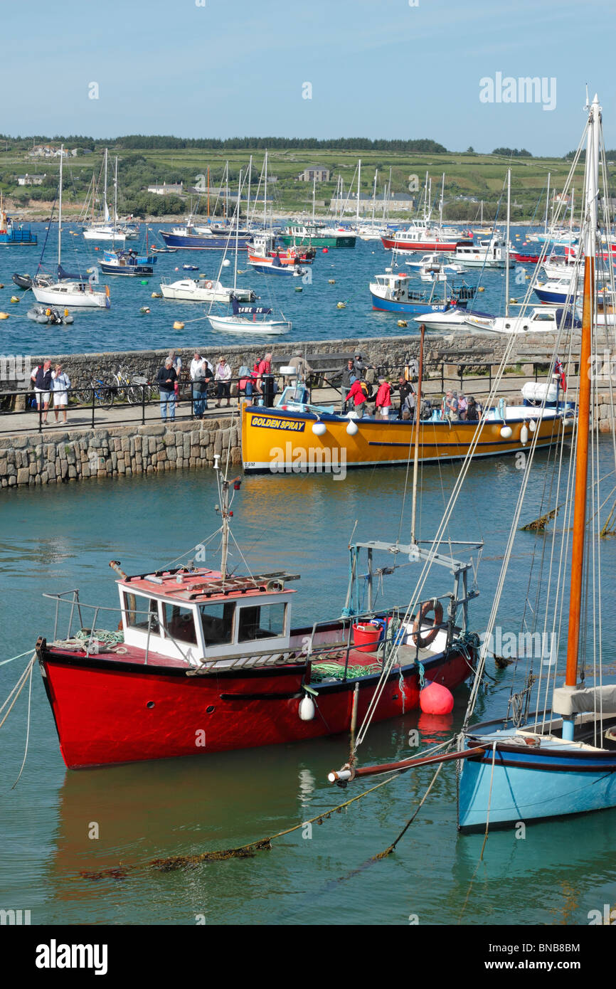 Boote und den alten Kai in St. Mary's, Scilly-Inseln. Stockfoto