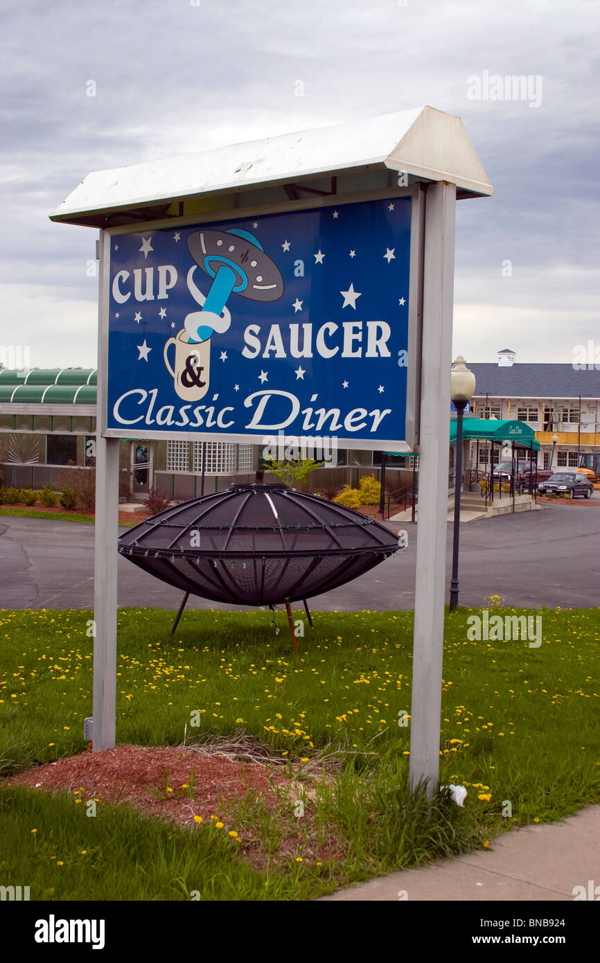 Cup und fliegende Untertasse Diner Stockfoto
