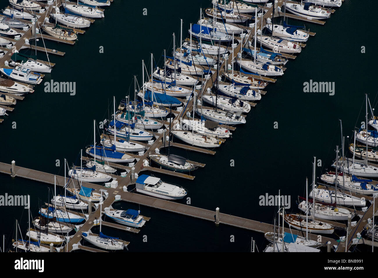 Luftaufnahme über Segel Boote angedockten Marina Sausalito Marin county in Kalifornien Stockfoto