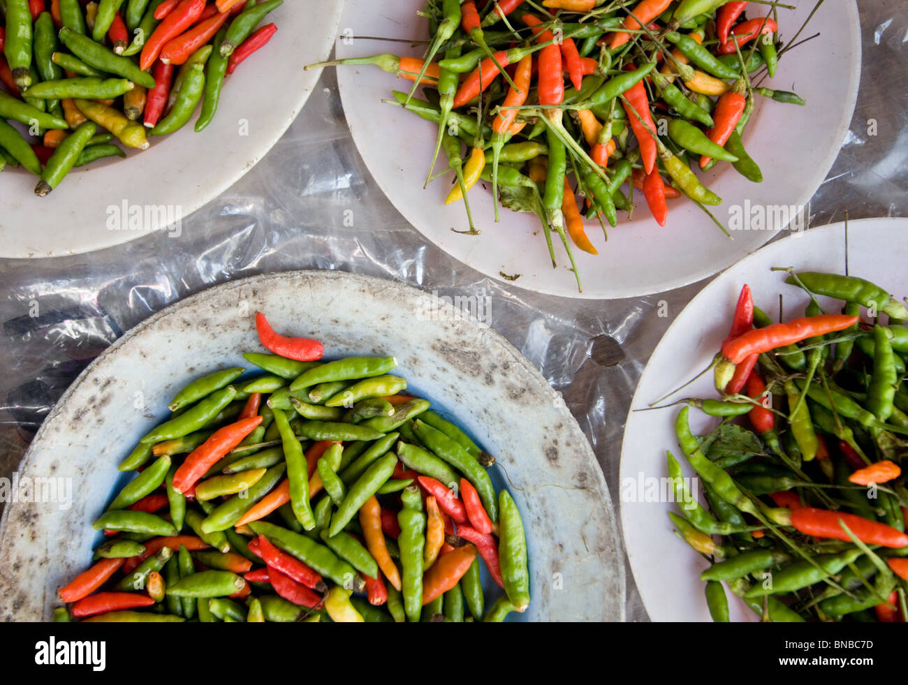 Platten aus bunten hot Chili Stockfoto