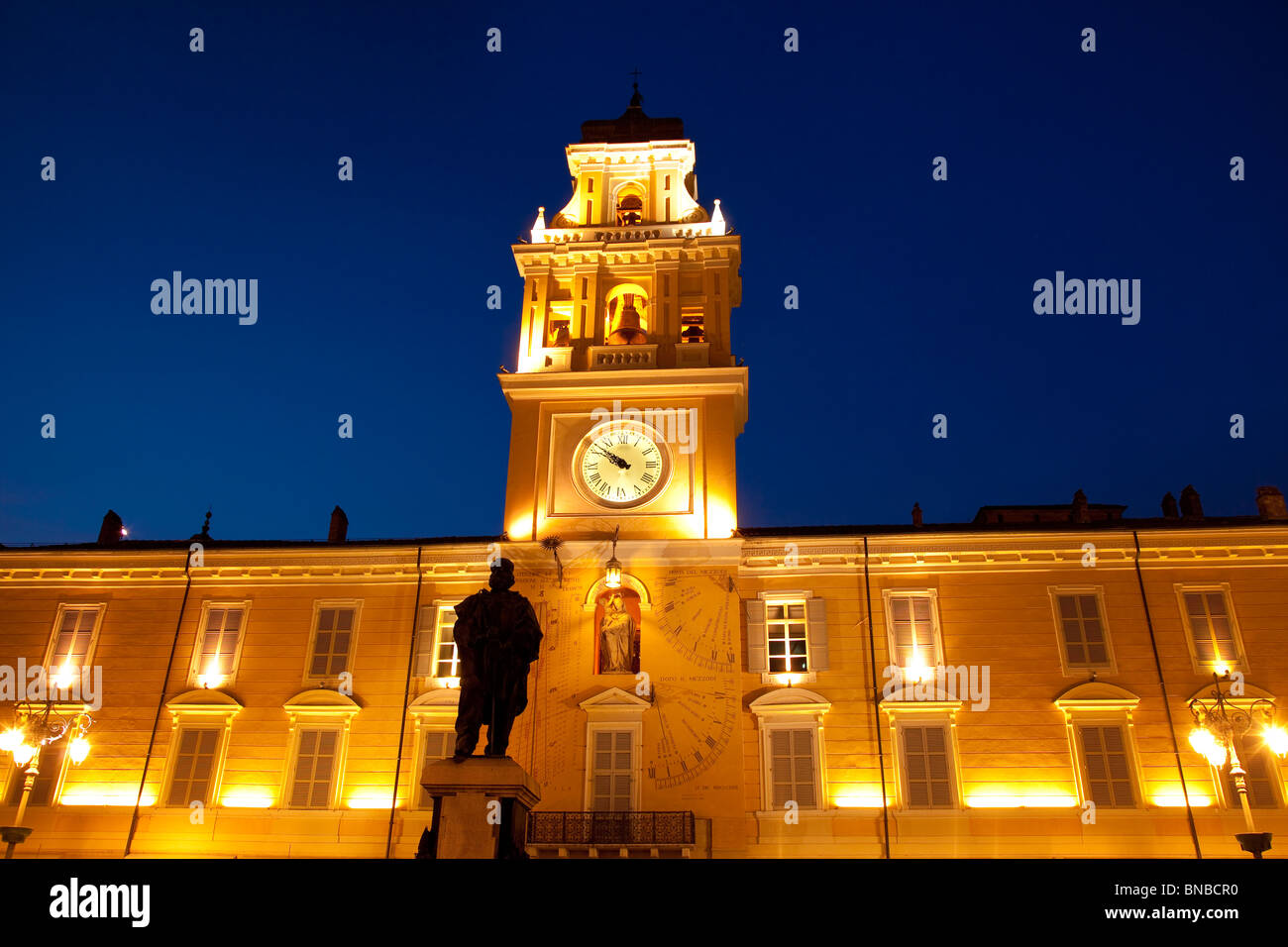 Abenddämmerung am Piazza Garibaldi, Parma-Emilia-Romagna-Italien Stockfoto