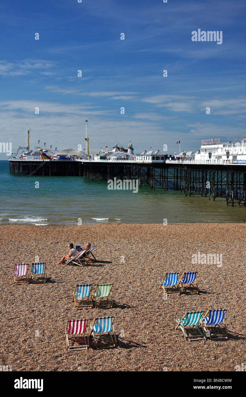 Brighton Beach und Pier, Brighton, East Sussex, England, Vereinigtes Königreich Stockfoto