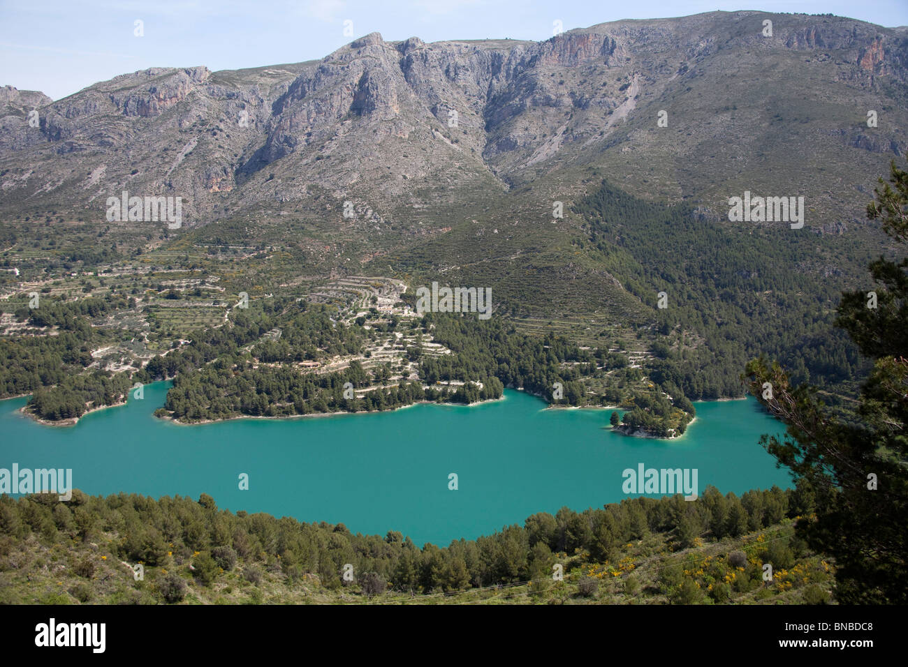 El Castell de Guadalest Tal und künstlichen See, grünes Wasser und dam. Marina Baixa Spanien 106463 Spain10 Stockfoto