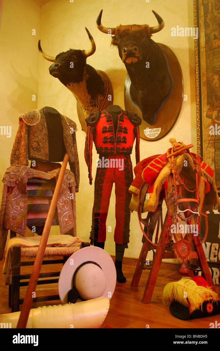 Kostüme in Stierkampfmuseum, Ronda, Provinz Malaga, Andalusien, Südspanien, Westeuropa. Stockfoto