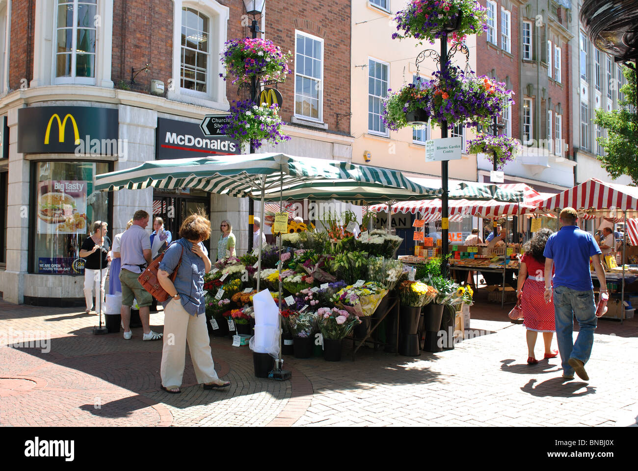 Markttag in Stadtzentrum, Rugby, Warwickshire, England, UK Stockfoto