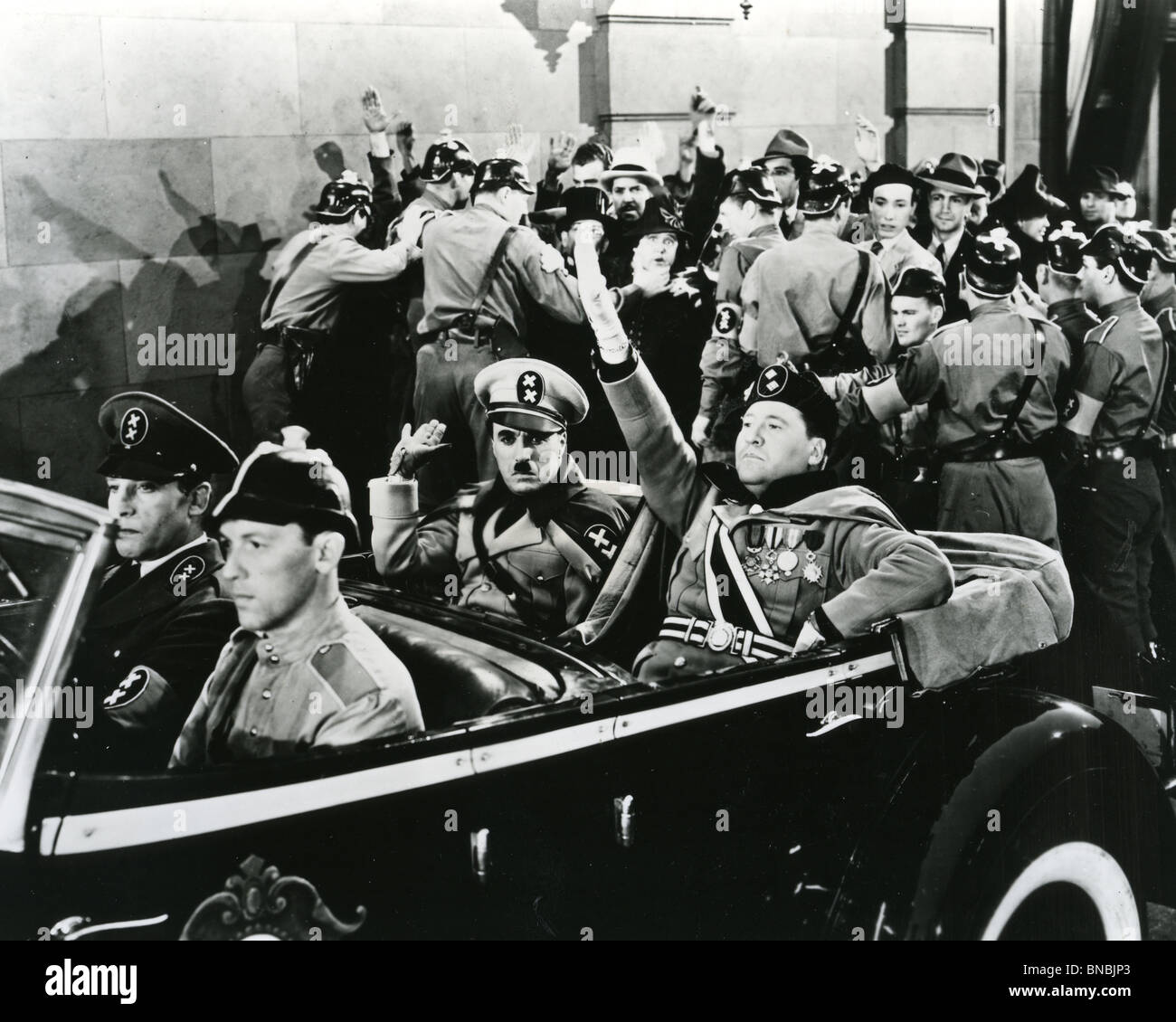 DER große Diktator 1940 United Artists-Film mit Charlie Chaplin und Jackie Oakie rechts im Auto Stockfoto