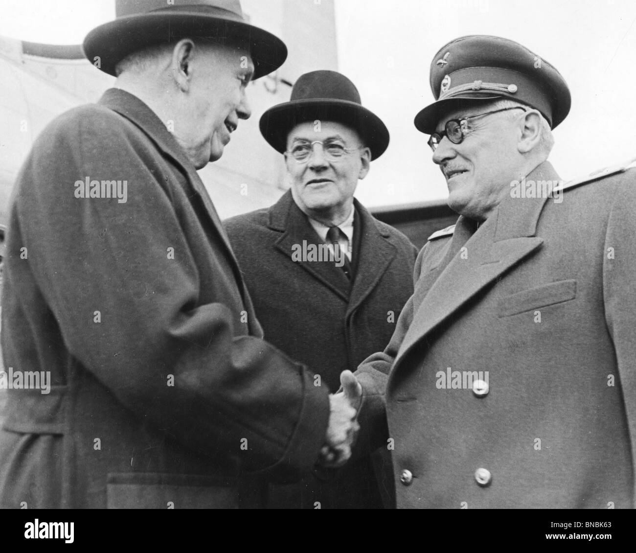 GEORGE MARSHALL US Secretary Of State auf der linken Seite in Moskau mit John Foster Dulles (Mitte) und Andrei Vyshinsky Stockfoto