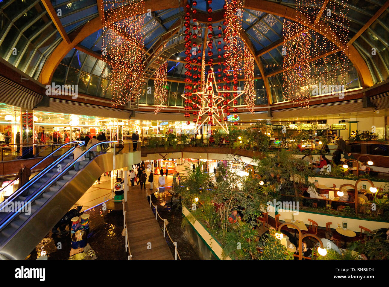 Europa-Center Mall in der Weihnachtszeit, Breitscheidplatz am Kaiser 