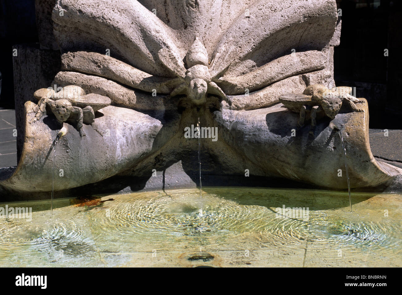 Brunnen der bienen Fotos und Bildmaterial in hoher Auflösung Alamy