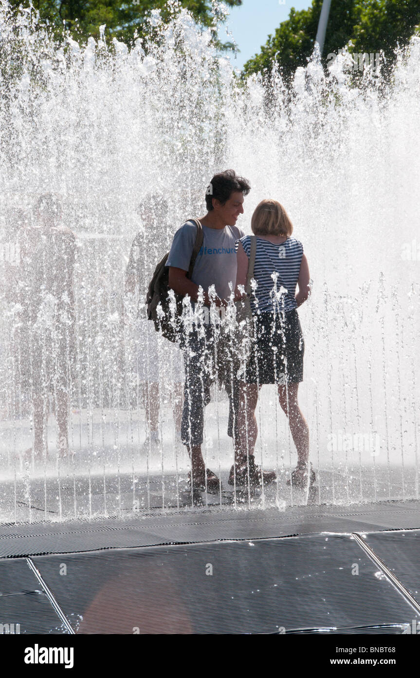 Südufer Skulptur Brunnen des dänischen Künstlers Jeppe Hein Stockfoto