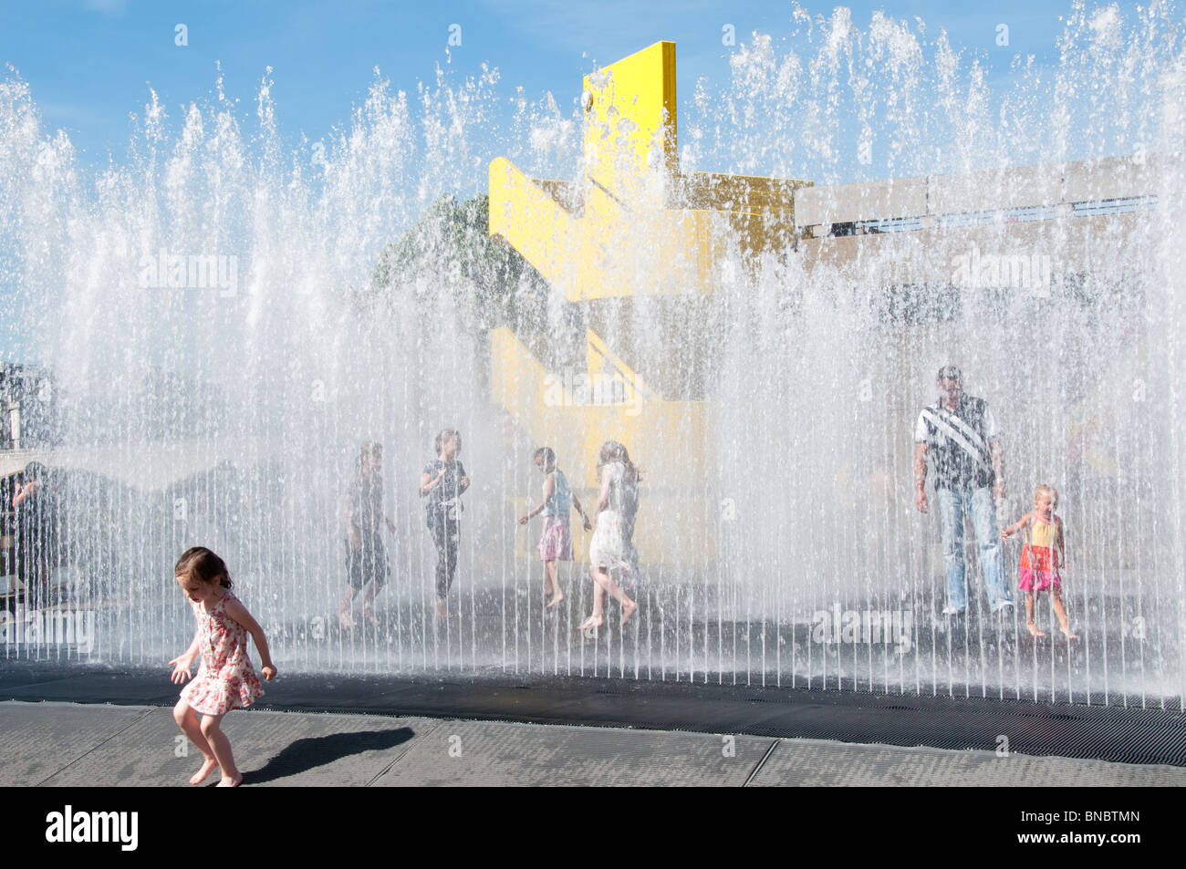 Südufer Skulptur Brunnen des dänischen Künstlers Jeppe Hein Stockfoto