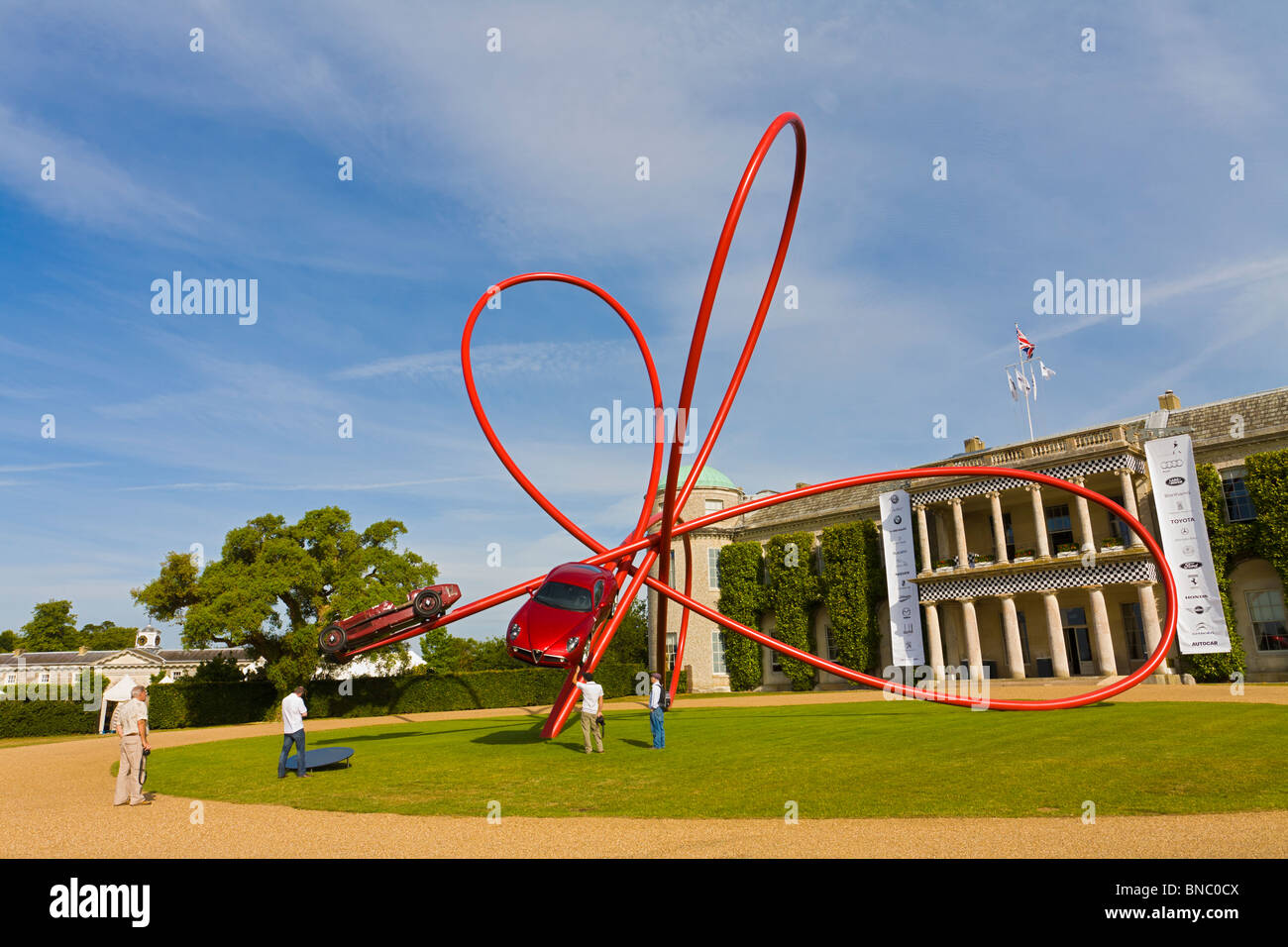 Das Gerry-Juda entworfen Alfa Romeo 100. Jahrestag Skulptur auf der 2010 Goodwood Festival of Speed, Sussex, England. Stockfoto