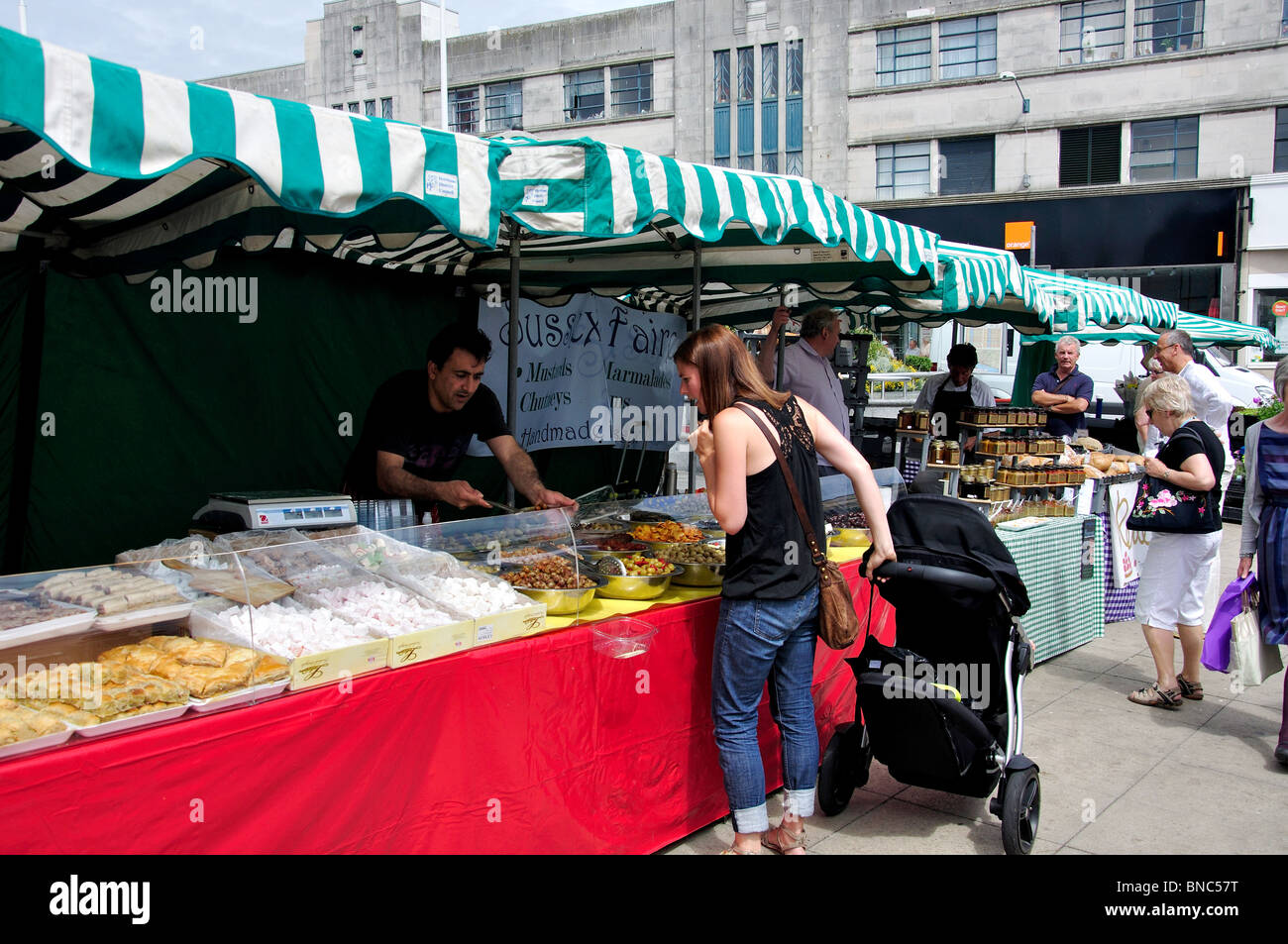 Churchill Square Outdoor-Lebensmittelmarkt, Brighton, East Sussex, England, Vereinigtes Königreich Stockfoto