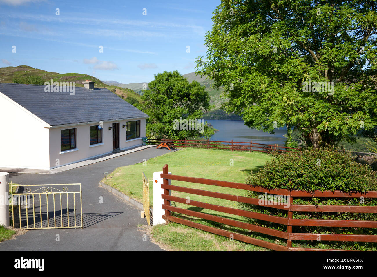 Ferienhaus neben Lough Caragh, Co. Kerry, Irland Stockfoto