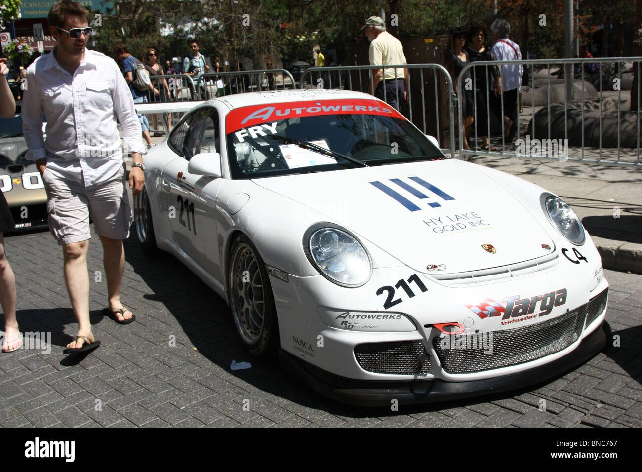 Weißer Porsche Cup Car Spekulant Straße Stockfoto