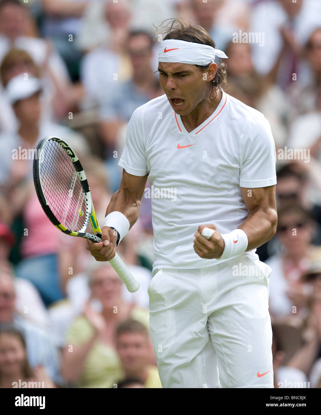 Rafael Nadal (ESP) feiert während Wimbledon Tennis Championships 2010 Stockfoto