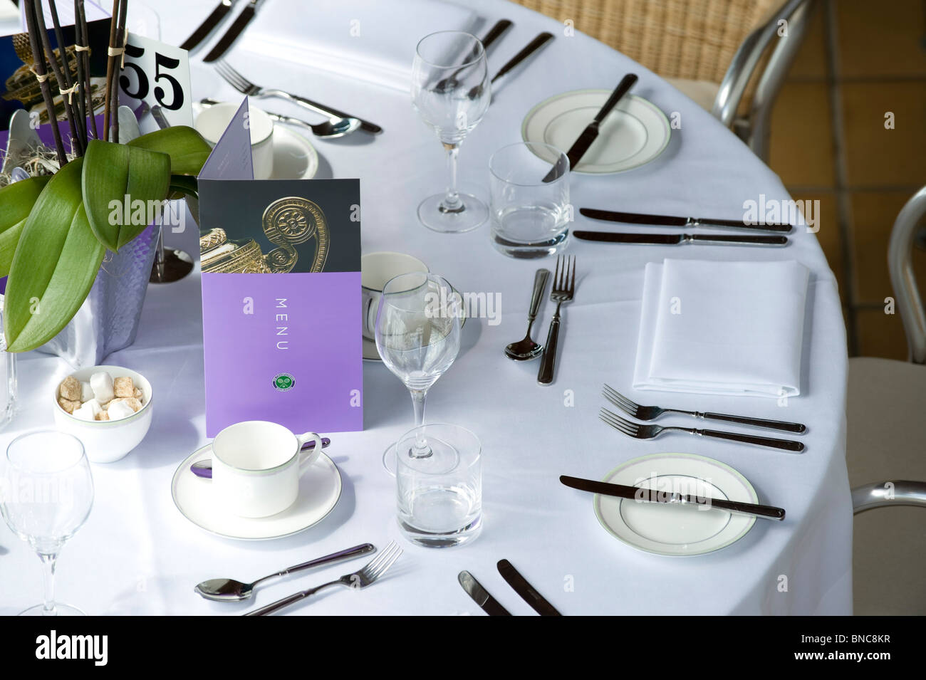 Ein gedeckter Tisch Detail in der Mitglieder-Restaurant während Wimbledon Tennis Championships 2010 Stockfoto