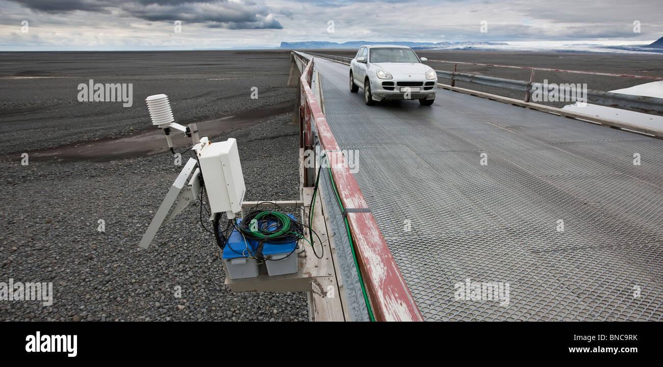 Ausrüstung, Pegel des Gletscherwasser, Skeidara Brücke, Island messen Stockfoto