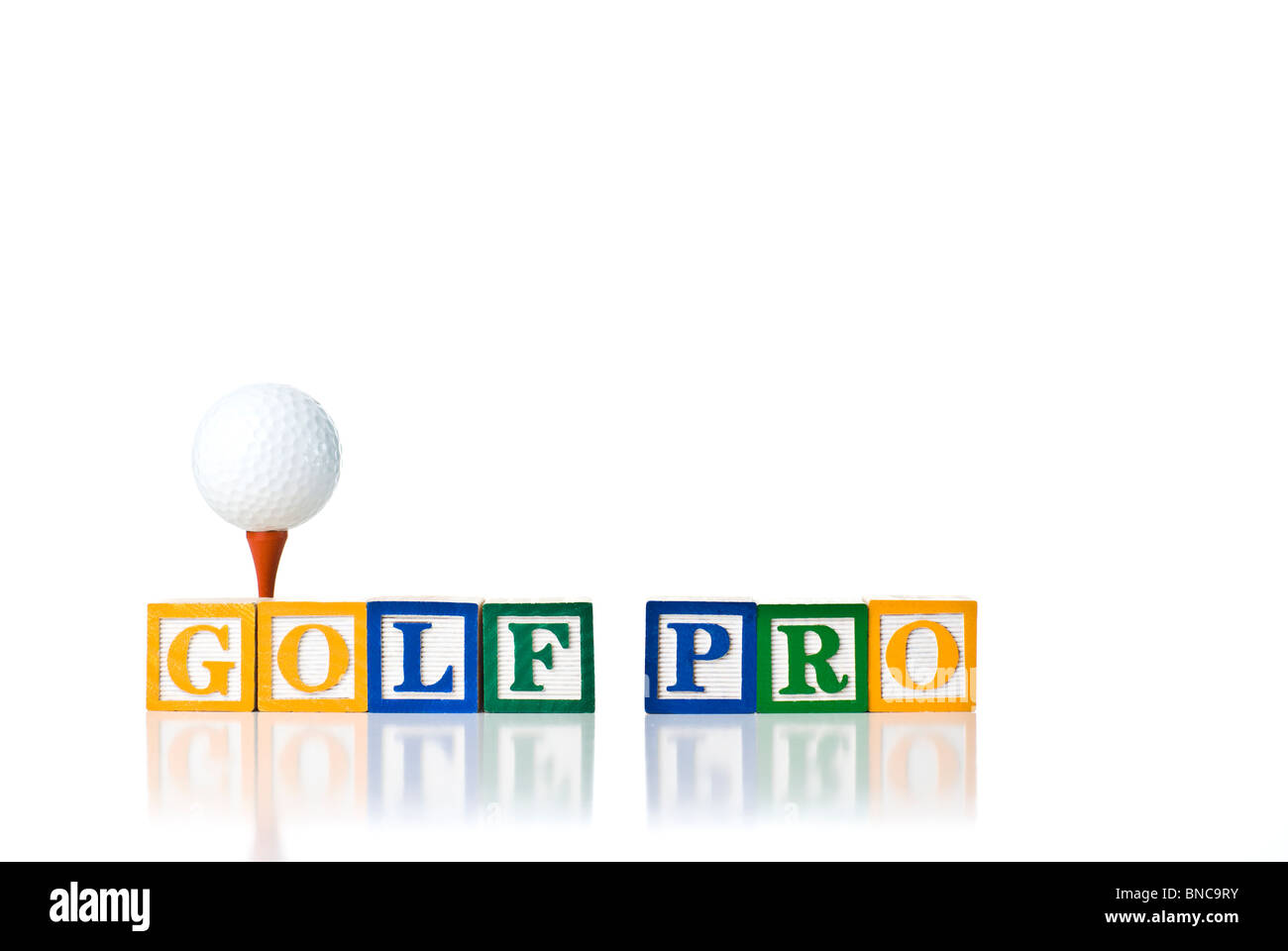 Teed up golf ball -Fotos und -Bildmaterial in hoher Auflösung – Alamy