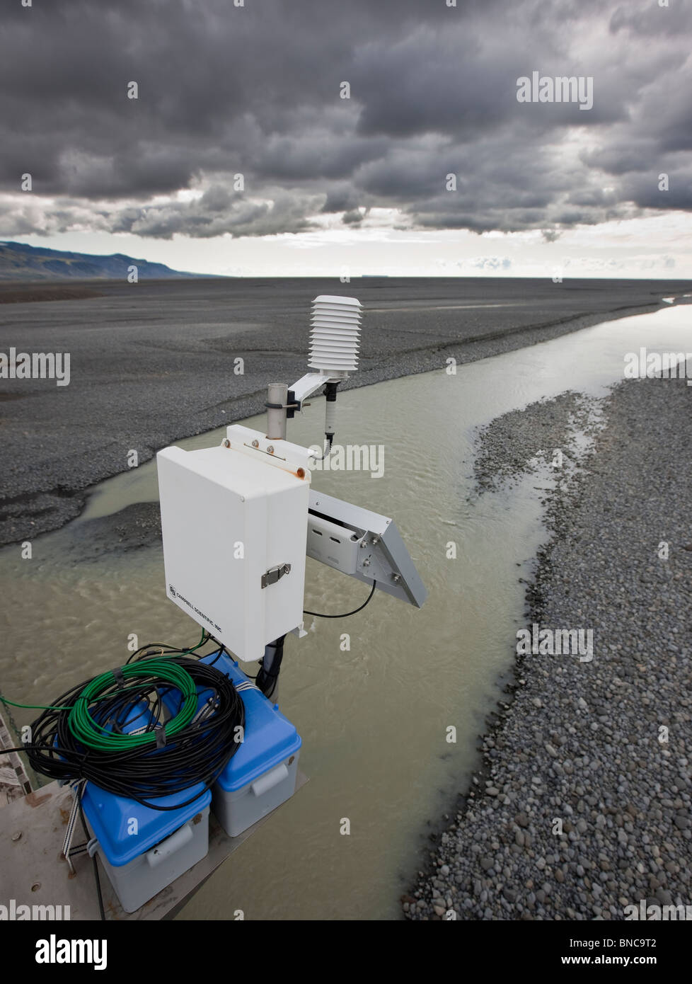 Ausrüstung, Pegel des Gletscherwasser, Skeidara Brücke, Island messen Stockfoto