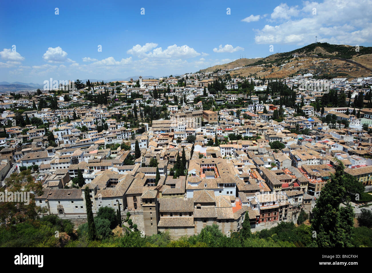 Ein Blick auf Teil des Albaicín und das Sacromonte Zigeunerviertel gesehen von der Alcazaba Zitadelle der Alhambra Granada Stockfoto