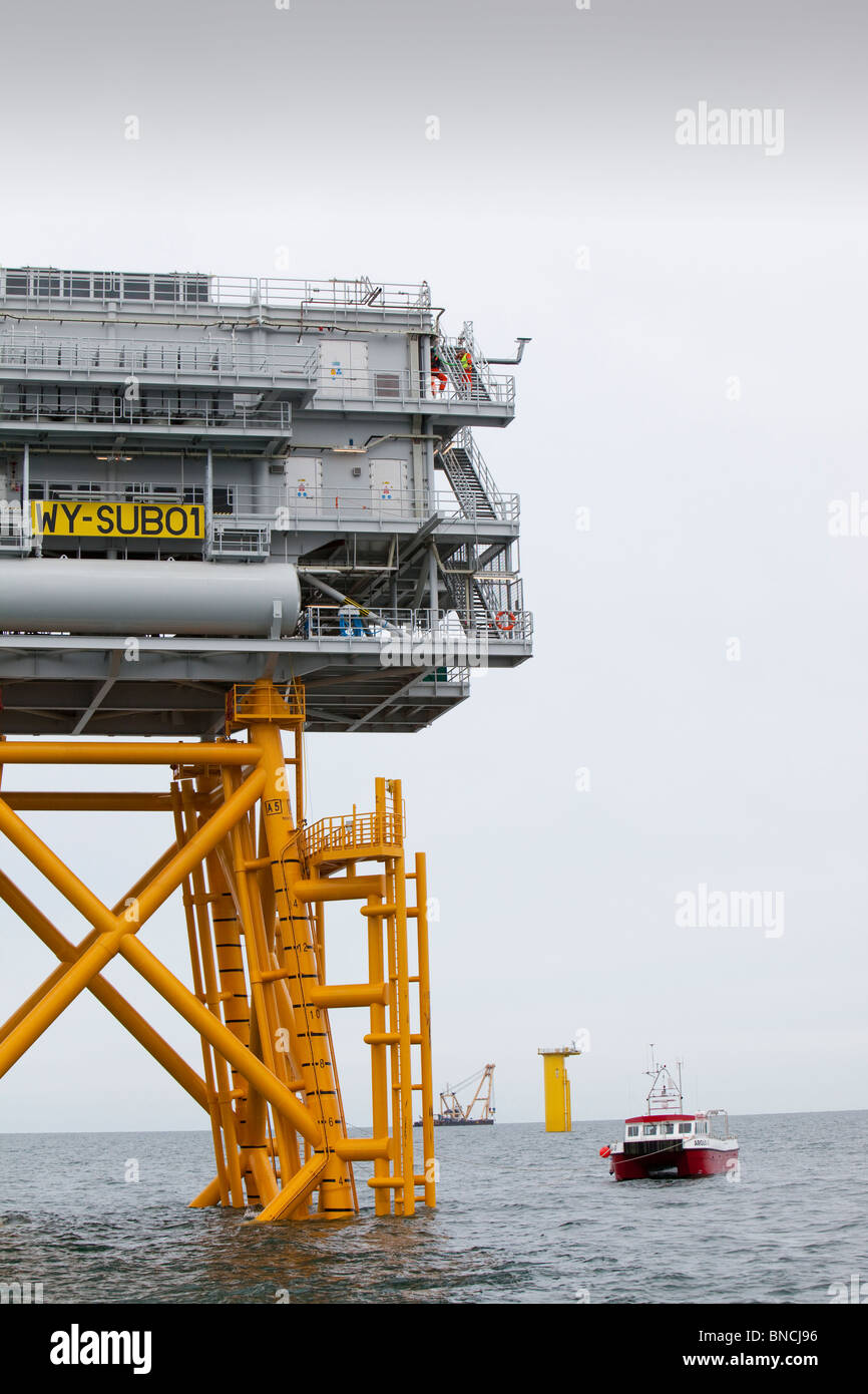 Dong Energy Bau der neuen Walney off Shore Windpark mit Umspannwerk. Stockfoto