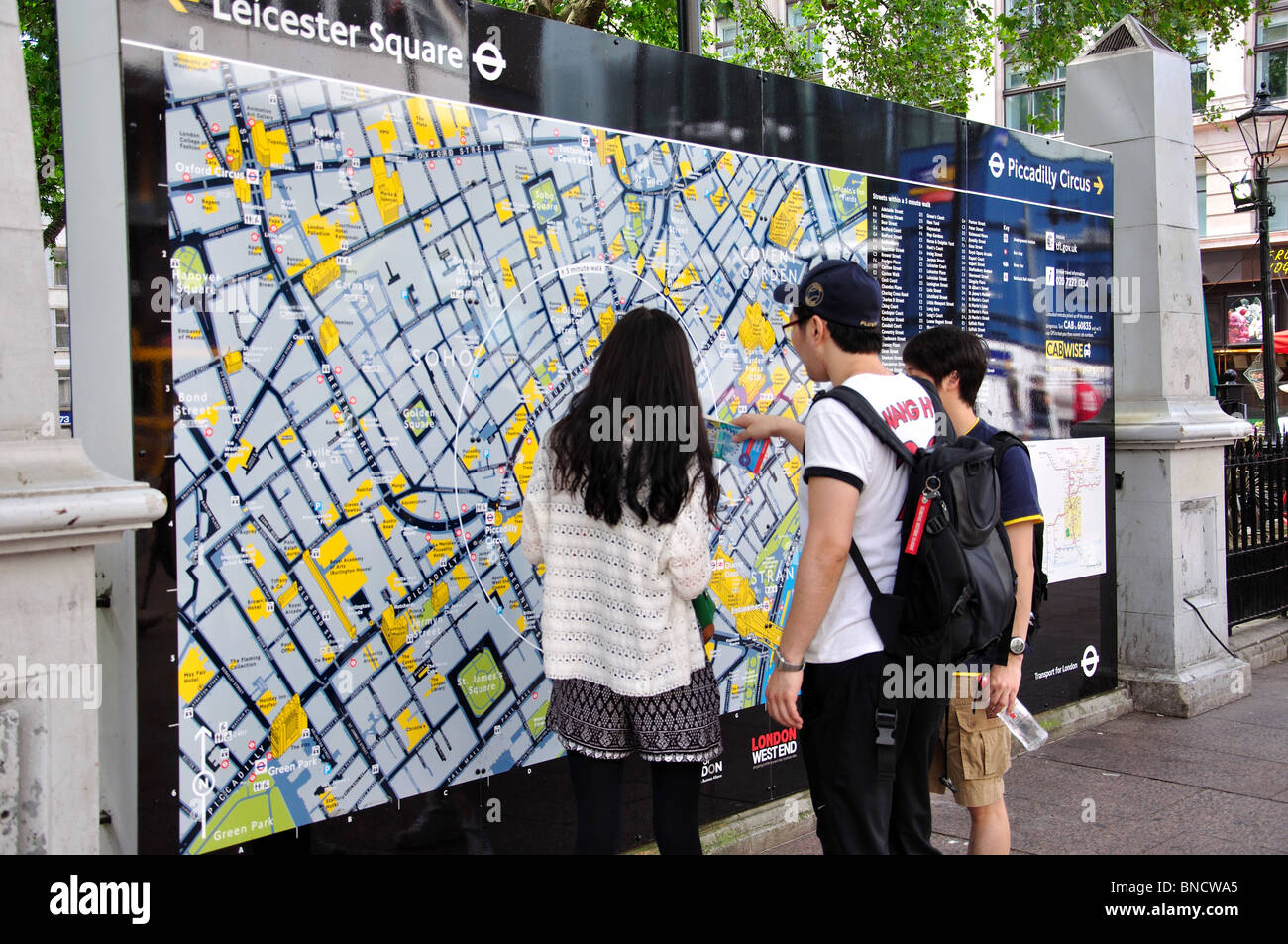 London Touristen Informationen Karte, Leicester Square, West End, The City of Westminster, Greater London, England, Vereinigtes Königreich Stockfoto