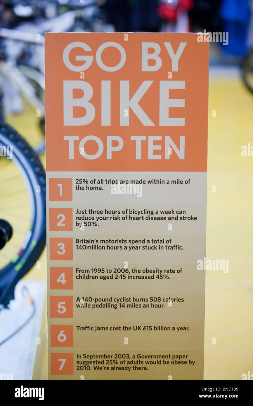 Ein Poster über die Vorteile des Radfahrens. Stockfoto