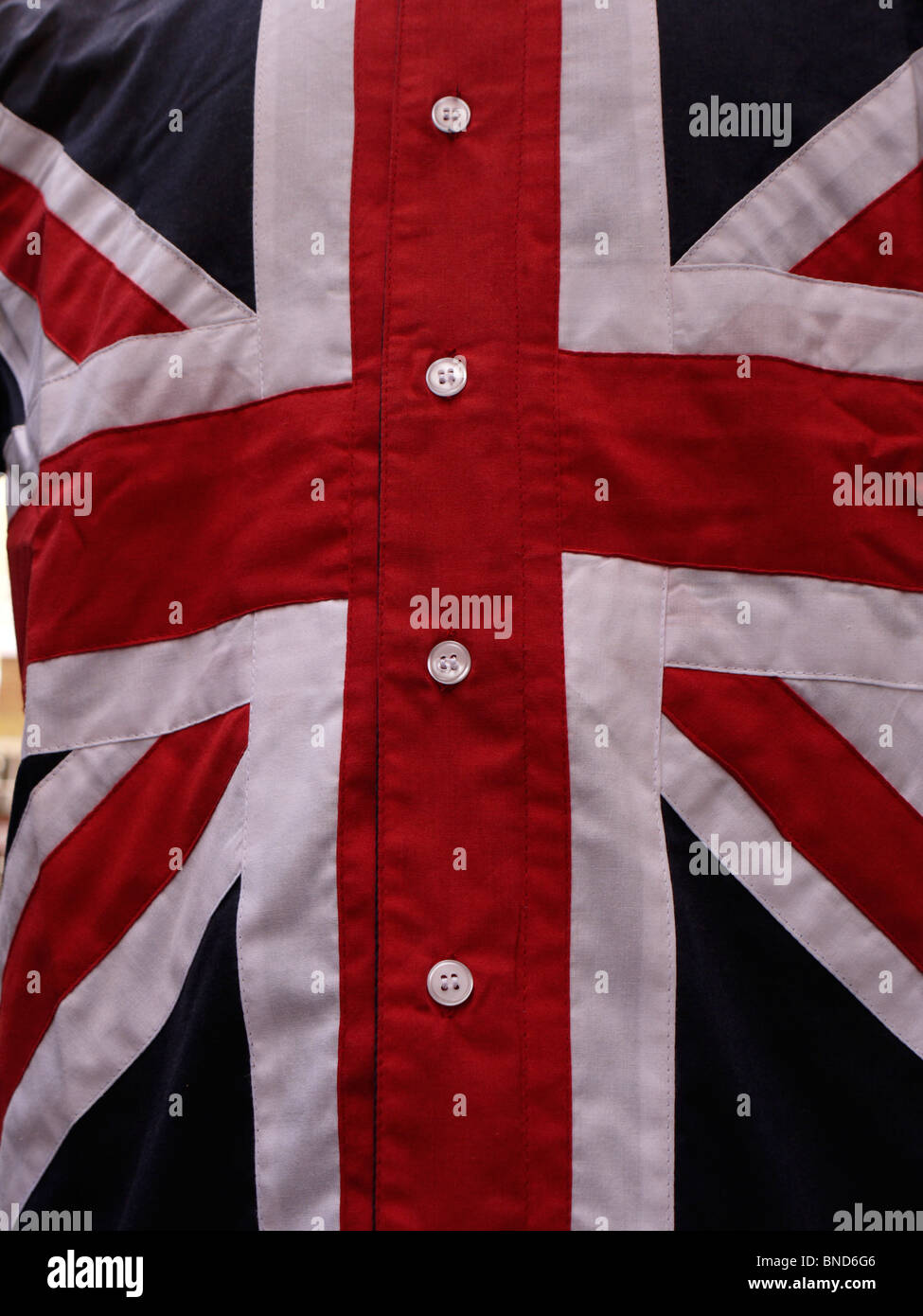 Union Jack-Flagge auf Shirt im Shop anzeigen Carnaby street Stockfoto