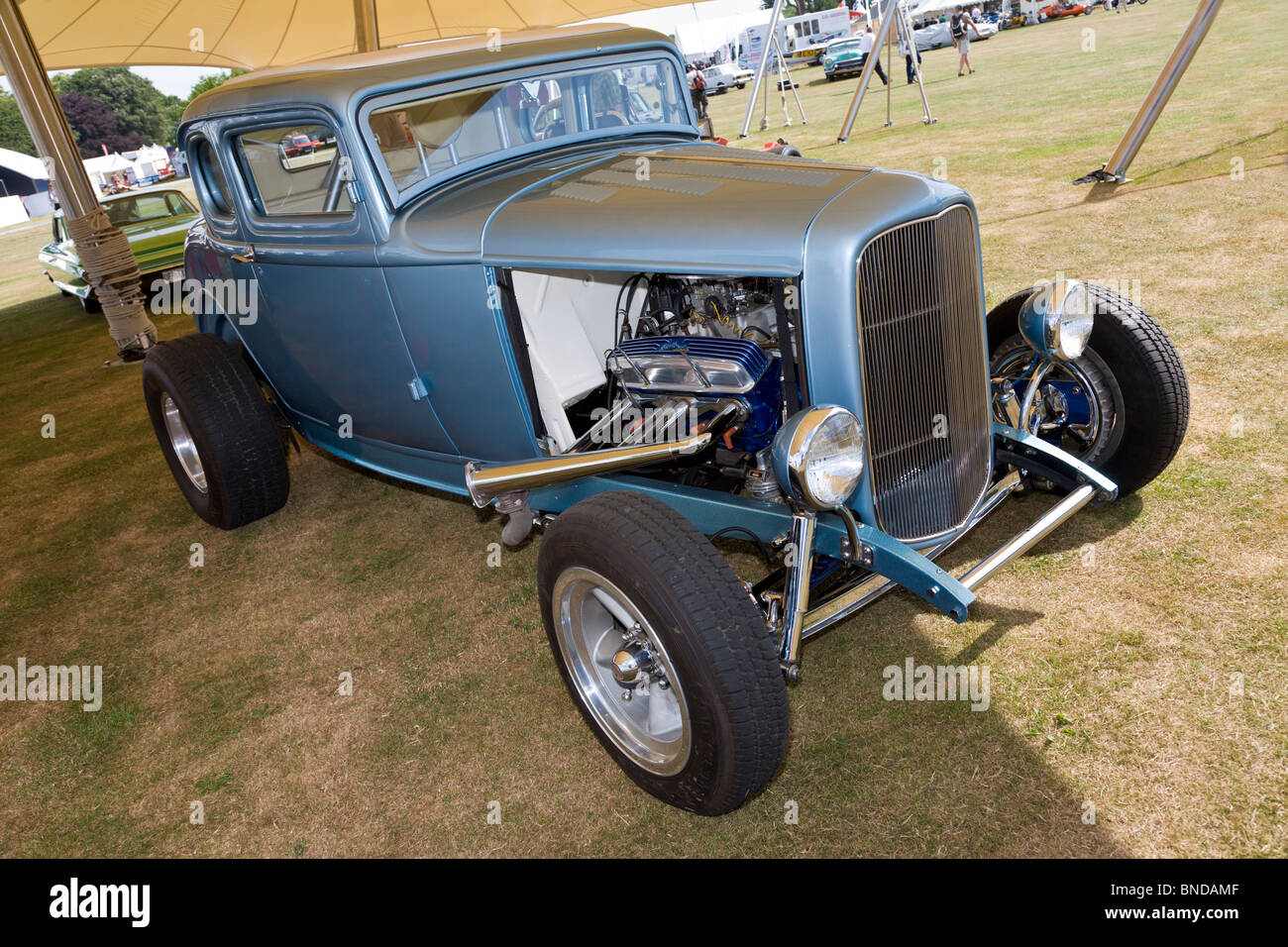 Jeff Beck 1932 Ford "Little Deuce" Coupe Hot Rod bei den Autos, Stars & Guitars anzeigen, 2010 Goodwood Festival of Speed, Vereinigtes Königreich. Stockfoto