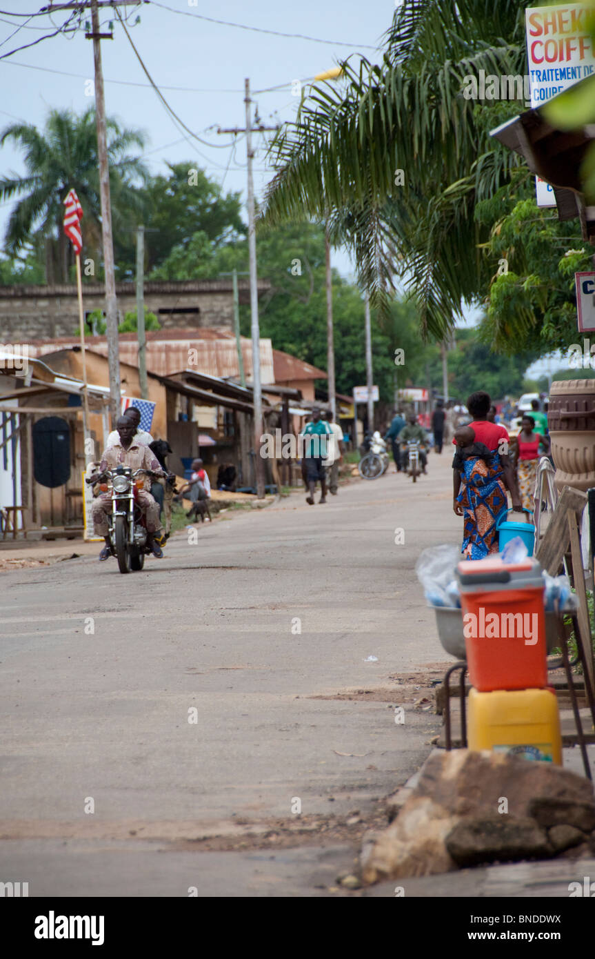 Afrika, Togo, Kpalime Tal. Togoische Bauerndorf. Typische Straßenszene. Stockfoto