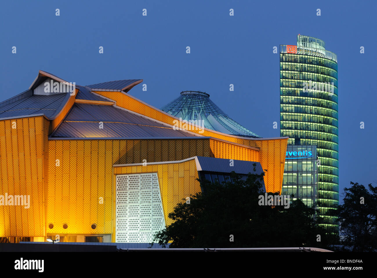 Kammermusiksaal der Philharmonie, Sony Center und DB-Tower am Potsdamer Platz, Tiergarten Bezirk, Berlin, Deutschland. Stockfoto