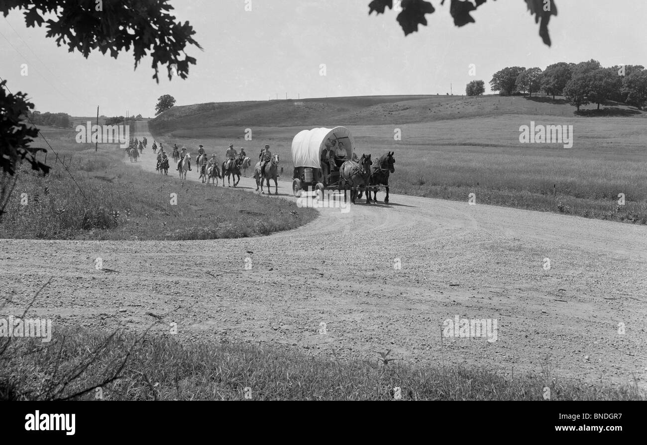 Landschaft mit Planwagen Stockfoto