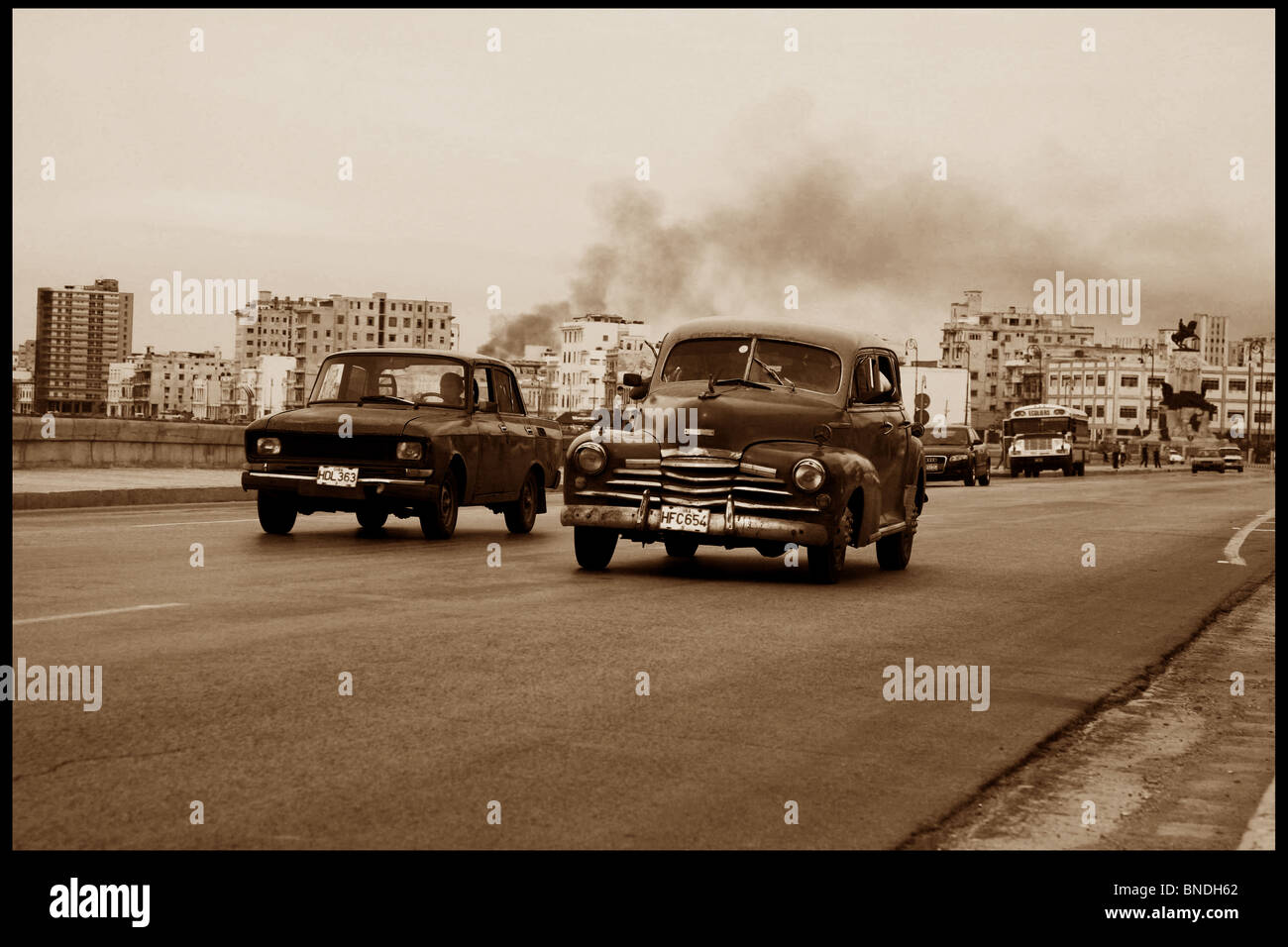 Kuba die Malecon alten Autos Stockfoto